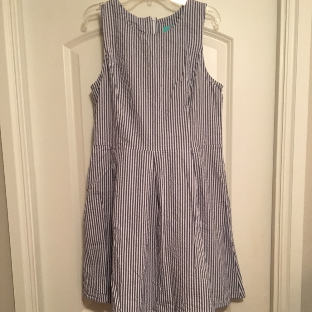 Boutique seersucker pleated dress